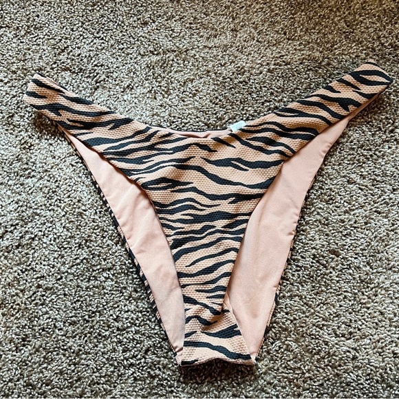 Aerie tiger print bikini - Picture 2 of 5